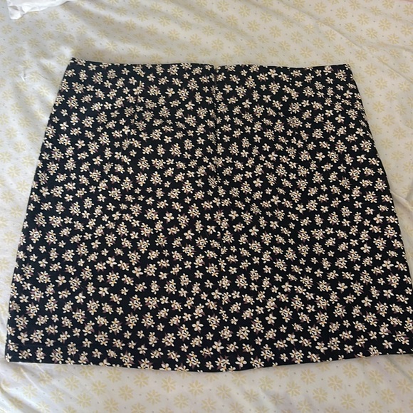 Floral tight skirt - Picture 2 of 3